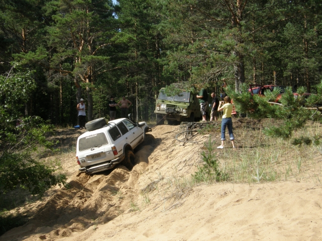 Kikkailua hiekassa
